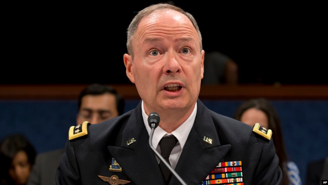 Kepala Badan Keamanan Nasional Amerika (NSA), Keith Alexander, mengatakan bahwa program pengintaian AS mencegah lebih dari 50 serangan teroris (foto: dok).
