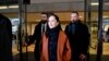 
Meng Wanzhou, mantan kepala pejabat keuangan Huawei, meninggalkan pengadilan di Vancouver, Kanada, 17 Januari 2020. (Foto: dok).