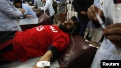 An injured rescue worker receives treatment in a hospital after the second bomb blast in Quetta, Pakistan, January 10, 2013. 
