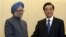 PM India Manmohan Singh melakukan kunjungan ke provinsi Hainan di Tiongkok, disambut oleh Presiden Hu Jintao (foto: dok). Kedua negara sepakat meningkatkan kerjasama ekonomi mereka dalam situasi ekonomi global saat ini.