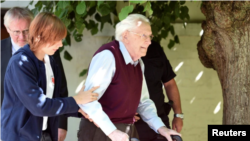 En la foto Oscar Gröning después del anuncio de su sentencia en 2015.