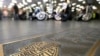 Filas de motocicletas en el piso de exposición en un concesionario Harley-Davidson, en Glenshaw, Pennsylvania. (AP Photo/Keith Srakocic)
