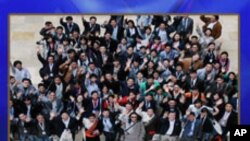 一位艺术家创造了一座沙雕，希望前南非总统曼德拉能够早日康复。