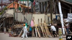 Investigative police officers inspect a part of the Enrique Rebsamen school that collapsed during last week's 7.1 magnitude quake in Mexico City, Sept. 26, 2017.