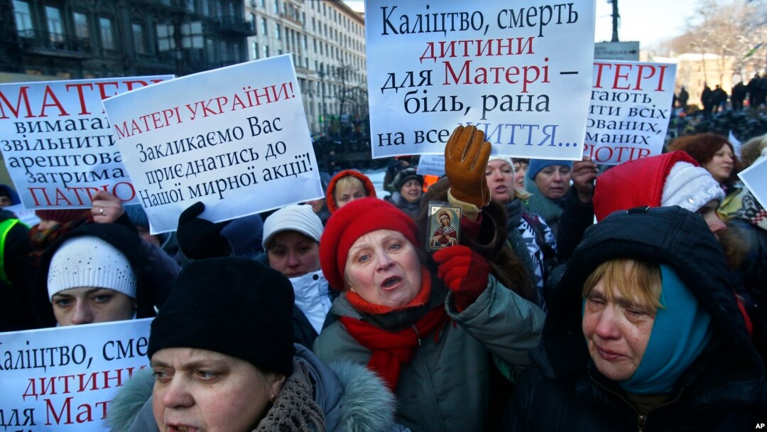 Ukraina inqilobida ayollar ham faol ishtirok etdi, Kiyev, 24-yanvar, 2014-yil.