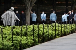 마이크 펜스 미국 부통령과 미군 한국전 참전용사들이 지난 2018년 9월 워싱턴의 한국전 참전용사 기념관을 방문했다.