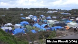 La "jungle" de Calais dans le nord,, France (Nicolas Pinault/VOA)