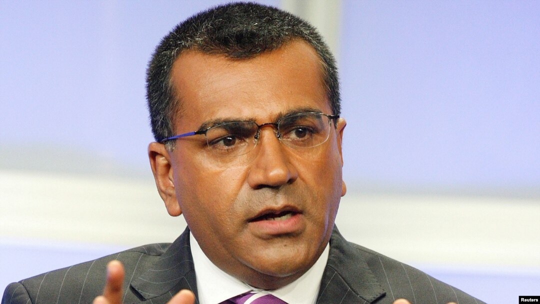 FILE - Martin Bashir, one of the anchors at the time of the ABC news program 'Nightline', takes part in a panel discussion at the ABC television network Summer press tour for television critics in Beverly Hills, California, July 26, 2007. ​