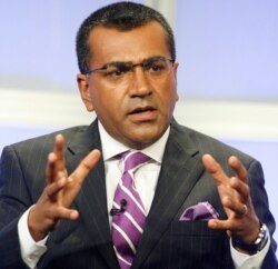 FILE - Martin Bashir, then one of the anchors of the ABC news program 'Nightline', taking part in a panel discussion at the ABC television network Summer press tour for television critics in Beverly Hills, California, July 26, 2007. ​