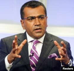 FILE - Martin Bashir, then one of the anchors of the ABC news program 'Nightline', taking part in a panel discussion at the ABC television network Summer press tour for television critics in Beverly Hills, California, July 26, 2007. ​