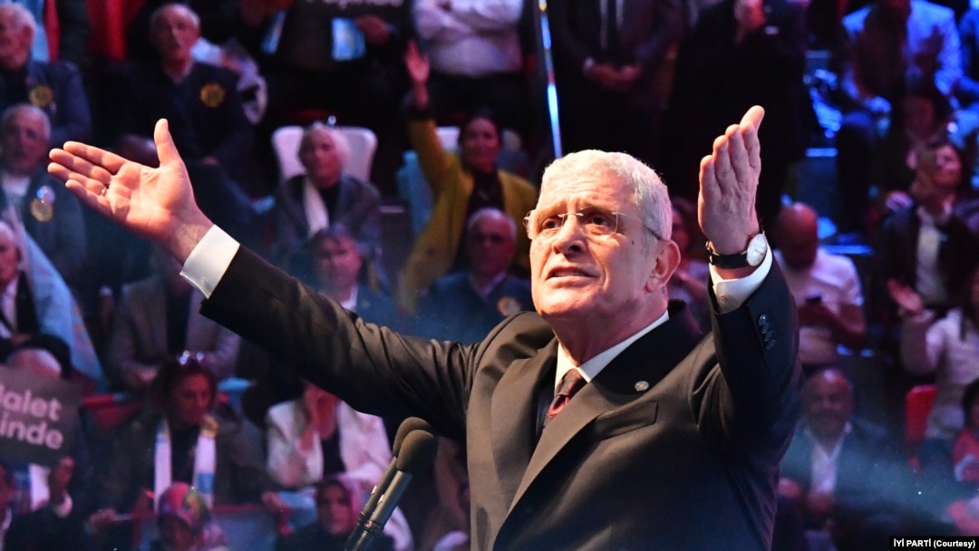  İYİ Parti’nin kuruluş yıldönümünde, Genel Başkan Müsavat Dervişoğlu’nun Cumhuriyet’in değerlerini sahiplenmesi ve milliyetçi yaklaşıma dayalı muhalefete öncülük etme girişimi öne çıktı