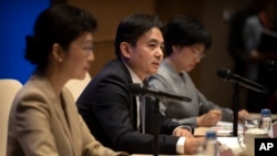 Yang Guang (C) spokesman for the Chinese Cabinet's Hong Kong and Macao Affairs Office, speaks during a press conference in Beijing, Aug. 6, 2019. 