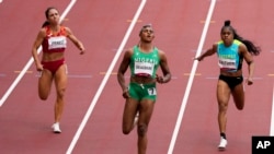 'Yar wassen tseren Najeriya Blessing Okagbare a tsakiya