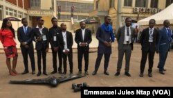 L’équipe de la start-up Will and Brothers, concepteur des premiers drones camerounais, le 19 février 2018. (VOA/Emmanuel Jules Ntap)