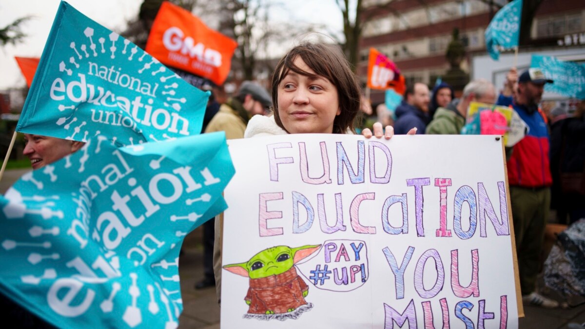 Day of Disruption in UK as up to Half a Million Join Walkout - Vimarsana News