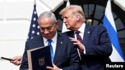 Fotografi nga arkivi e Presidentit amerikan Donald Trump me Kryeministrin izraelit Benjamin Netanyahu gjatë ceremonisë së nënshkrimit të Marrëveshjeve të Abrahamit në Shtëpinë e Bardhë më 15 shtator, 2020/Reuters 