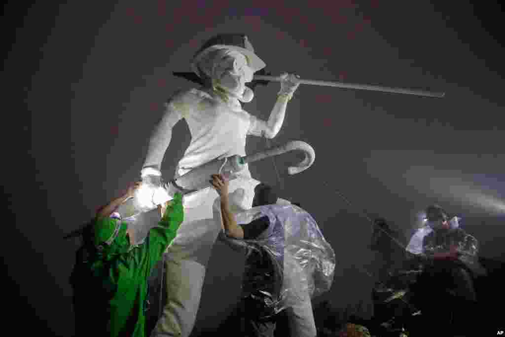 Anti-government protesters set up a four-meter statue &quot;The Lady Liberty of Hong Kong&quot;, that symbolizes the city&#39;s recent democratic movement, was brought to Lion Rock, one of Hong Kong&#39;s iconic peak.