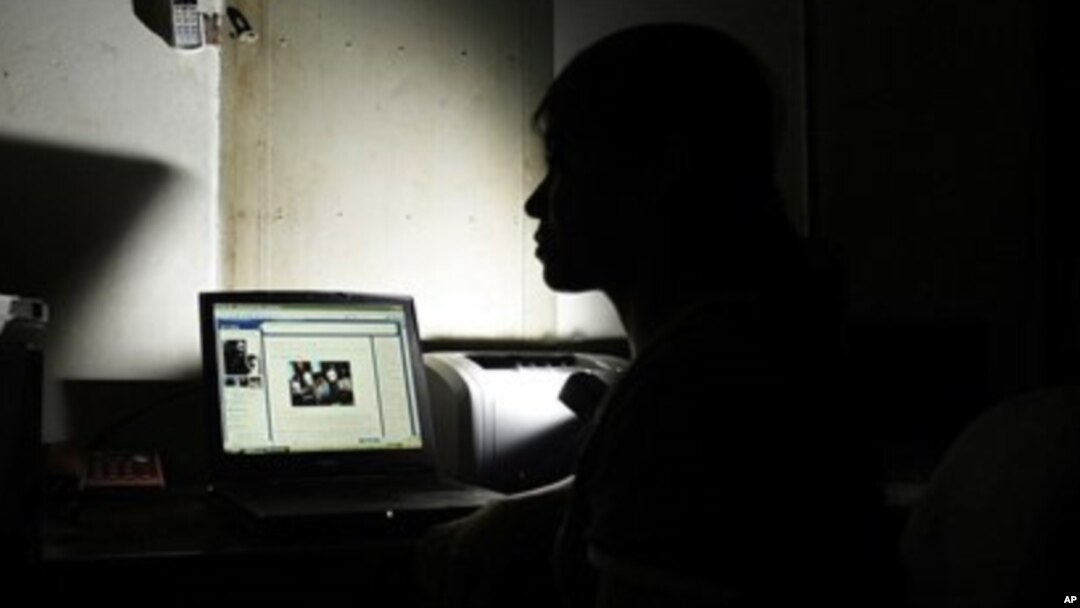 Seorang blogger Vietnam yang merahasiakan identitasnya (foto: dok). Pemerintah Vietnam melakukan pengawasan ketat terhadap para blogger yang mengritik pemerintah.