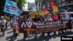 Ratusan aktivis Filipina melakukan aksi unjuk rasa di Manila hari Kamis (11/4) untuk memprotes KTT Trilateral yang dianggap melibatkan Filipina ke dalam provokasi perang dengan China. 