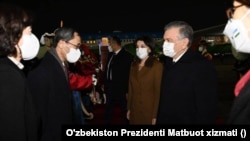 Prezident Shavkat Mirziyoyev rafiqasi Ziroat Mirziyoyeva bilan Janubiy Koreya poytaxti Seul shahrida, 2021-yil, 16-dekabr