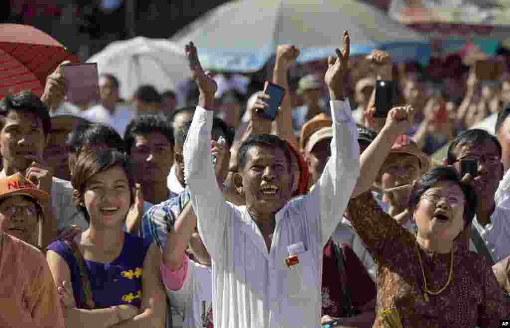 ရန်ကုန်မြို့ NLD ရုံးချုပ်မှာ ကျင်းပတဲ့ ဒီကနေ့ ကျရောက်တဲ့ ၆၈ နှစ်မြောက် လွတ်လပ်ရေးနေ့ အခမ်းအနား