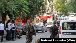 Türkiye’de Asker ve Polise Saldırı: 2 Ölü