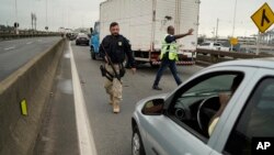 Federal Highway Police officer blocks access to the bridge connecting the city of Niteroi to Rio de Janeiro, Brazil, Aug. 20, 2019 during a hostage standoff.