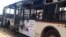 Un bus incendié à Dakar, le 29 janvier 2019. (VOA/Seydina Aba Gueye)