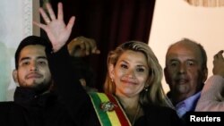 Jeanine Añez, après s'être proclamée présidente par intérim, La Paz, Bolivie, le 12 novembre 2019. 