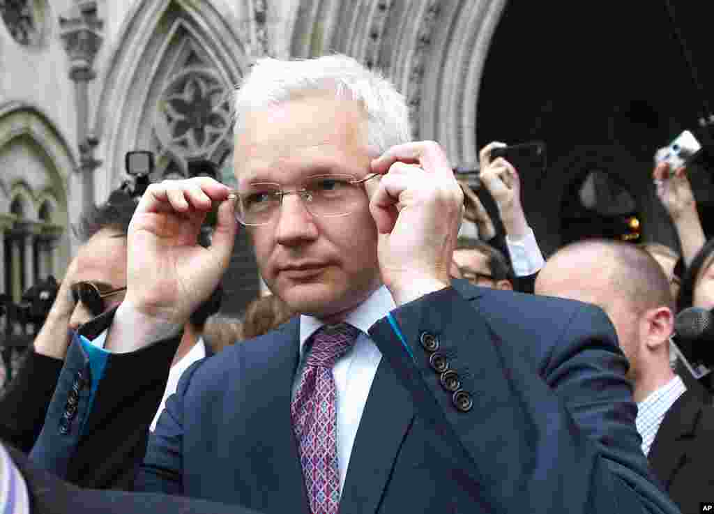 WikiLeaks founder Julian Assange leaves the High Court in London, England, July 13, 2011. (Reuters)