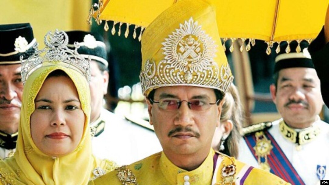 Raja Tuanku Mizan Zainal Abidin (kanan) dengan Ratu Nur Zahirah (foto: dok).