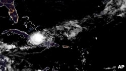 Esta imagen por satélite de la Oficina Nacional de Administración Oceánica y Atmosférica de Estados Unidos (NOAA, por sus siglas en inglés) tomada a las 6:40 de la tarde ET del domingo muestra al huracán Oscar, el 20 de octubre de 2024