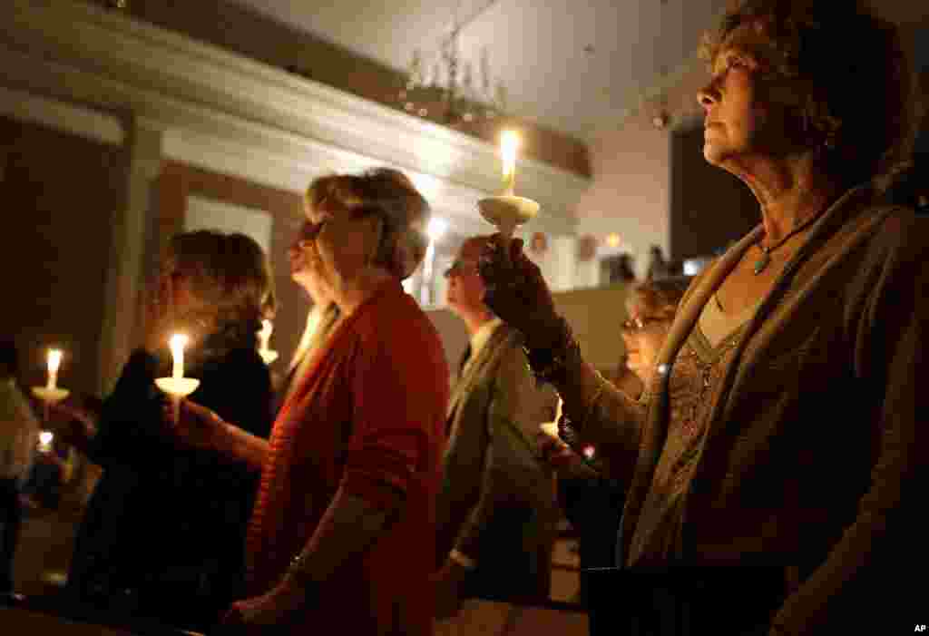 Parishioner Patti Baker (right) joins nearly 150 others at Wilshire Baptist Church for a service dedicated to Thomas Eric Duncan, in Dallas, Texas, Oct. 8, 2014. 