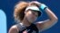 Foto Achiv: Naomi Osaka, ki jwe tenis pou Japon, reyaji pandan yon match ka de final nan Miami, Florid, 31 Mas 2021.