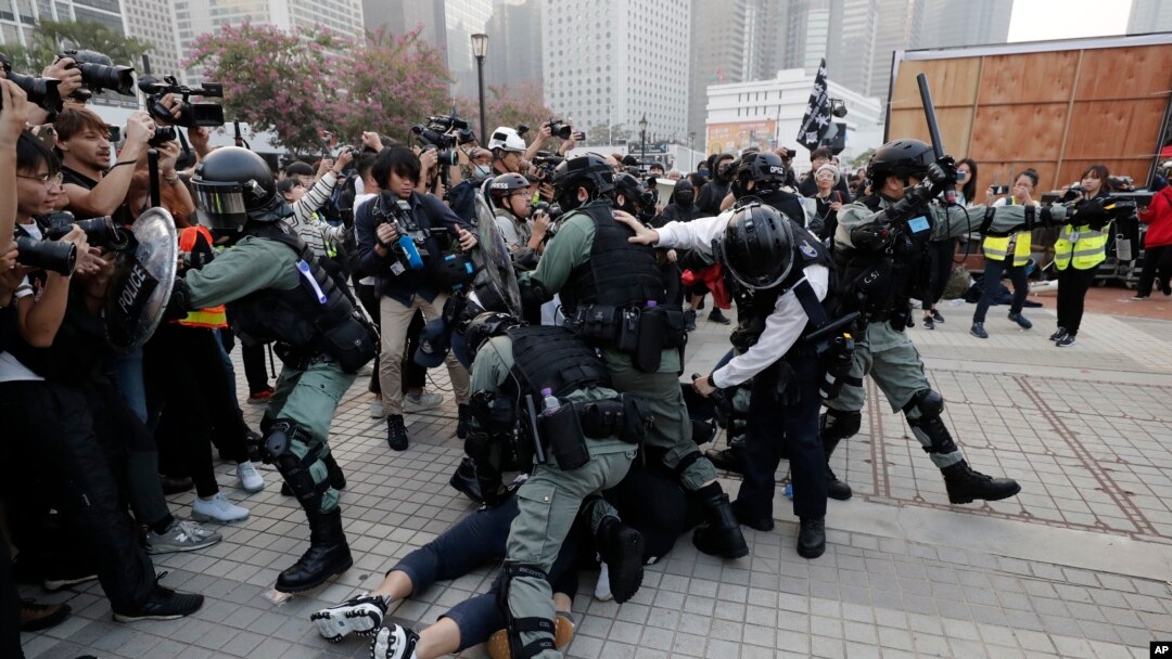 Protesti u Hong Kongu u znak podrške Ujgurima (AP Photo/Lee Jin-man)