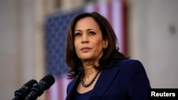 រូបឯកសារ៖ លោកស្រី Kamala Harris សមាជិក​ព្រឹទ្ធសភា​មកពីគណបក្សប្រជាធិបតេយ្យតំណាងរដ្ឋ California ថ្លែងនៅក្នុងយុទ្ធនាការរកសំឡេងឆ្នោត នៅទីក្រុង Oakland រដ្ឋ California កាលពីថ្ងៃទី ២៧ ខែមករា ឆ្នាំ២០១៩។