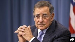 Menteri Pertahanan Amerika Serikat, Leon Panetta, menyerukan peningkatan keamanan dunia maya, menyusul serangan virus "Shamoon" yang melumpuhkan 30 ribu komputer di perusahaan minyak Arab Saudi, ARAMCO (Foto: dok).