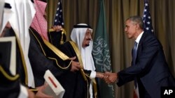 Prezident Obama Turkiyada, Katta Yigirmalik sammitida Saudiya Arabistoni qiroli Salmon bilan ko'rishmoqda, 15-noyabr, 2015-yil