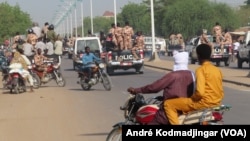 La ville de N'Djamena quadrillé par les forces de l'ordre, le 19 mai 2021. (VOA/André Kodmadjingar)