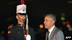 Presiden AS Barack Obama tiba di bandar udara Tocumen di Panama City (9/4). (AFP/Mandel Ngan)