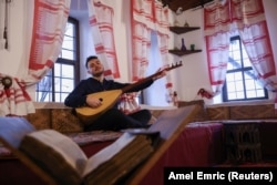 Bosnian musician Zanin Berbic plays the saz, a traditional instrument, during a performance of the traditional love song Sevdalinka, in Sarajevo, Bosnia and Herzegovina, December 20, 2024. (REUTERS/Amel Emric)