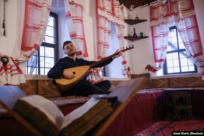 Bosnian musician Zanin Berbic plays the saz, a traditional instrument, during a performance of the traditional love song Sevdalinka, in Sarajevo, Bosnia and Herzegovina, December 20, 2024. (REUTERS/Amel Emric)