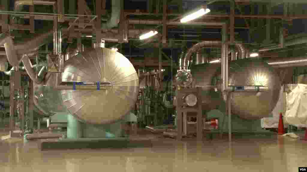 Feedwater heaters in the turbine building at the experimental Monju fast breeder reactor facility in Japan, Sep. 25, 2012. (S. Herman/VOA)