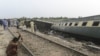 파키스탄 열차 탈선 사고 사망자 30명으로 늘어
