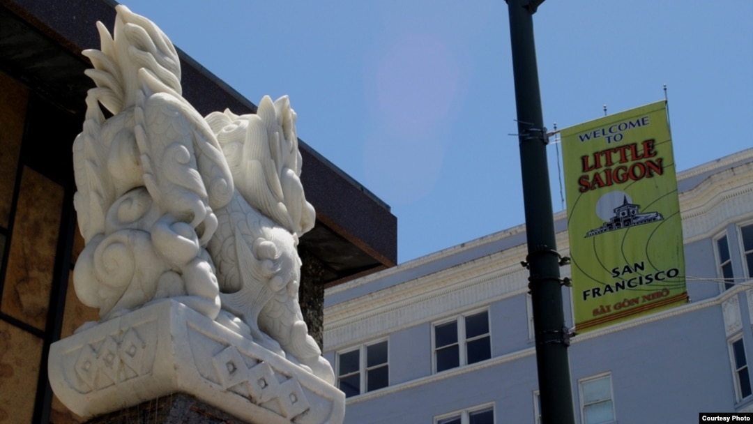 Cổng chào ở Little Saigon San Francisco (ảnh Bùi Văn Phú)