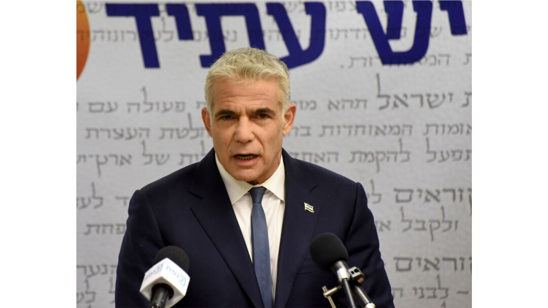 Ketua Partai Yesh Atid, Yair Lapid, di Knesset, Parlemen Israel, Yerusalem, Senin, 31 Mei 2021. (Debbie Hill/Pool via AP)