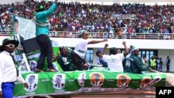 Những người ủng hộ tổng thống Edgar Lungu ăn mừng hôm 21 tháng 5 tại Sân vận động Heroes ở Lusaka trong lễ khởi động chiến dịch tái tranh cử cho cuộc tổng tuyển cử ngày 11 tháng 8 sắp tới.
