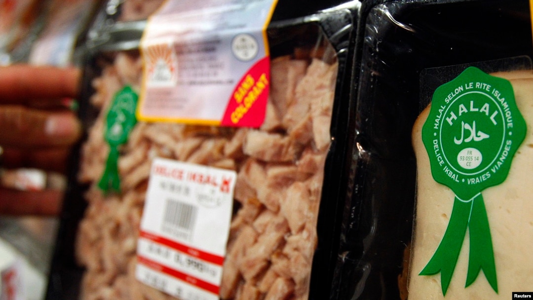 Paket makanan halal terlihat dipajang di Paris, Prancis. (Foto: Reuters)