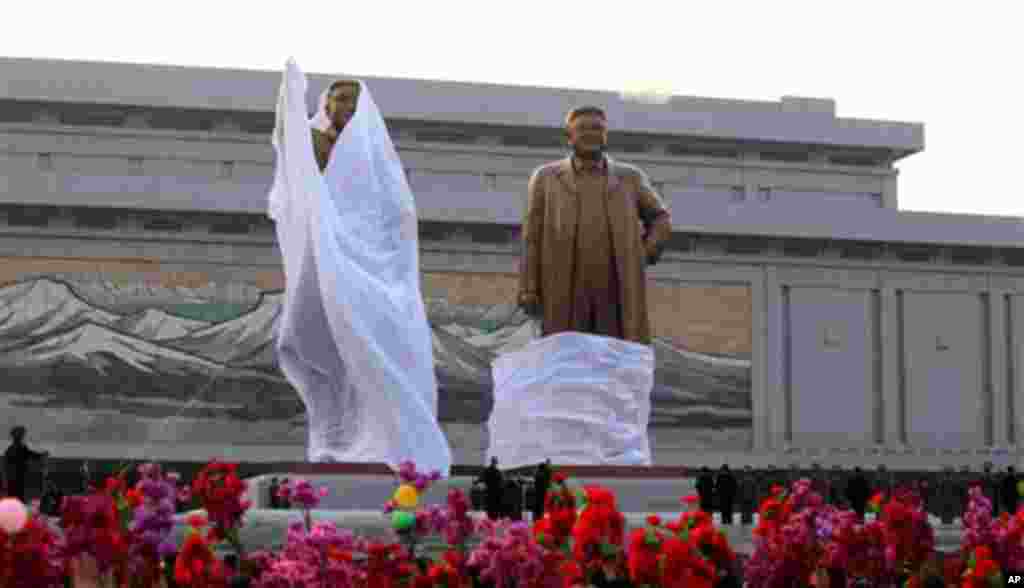 North Korean leaders attend the unveiling ceremony for statues of late leaders Kim Il Sung, left, and Kim Jong Il, right, on Mansudae in Pyongyang, North Korea, Friday, April 13, 2012. (AP Photo/Ng Han Guan)
