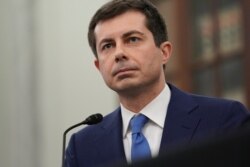 Pete Buttigieg di Gedung Capitol, Washington, D.C., 21 Januari 2021. (Foto: dok).